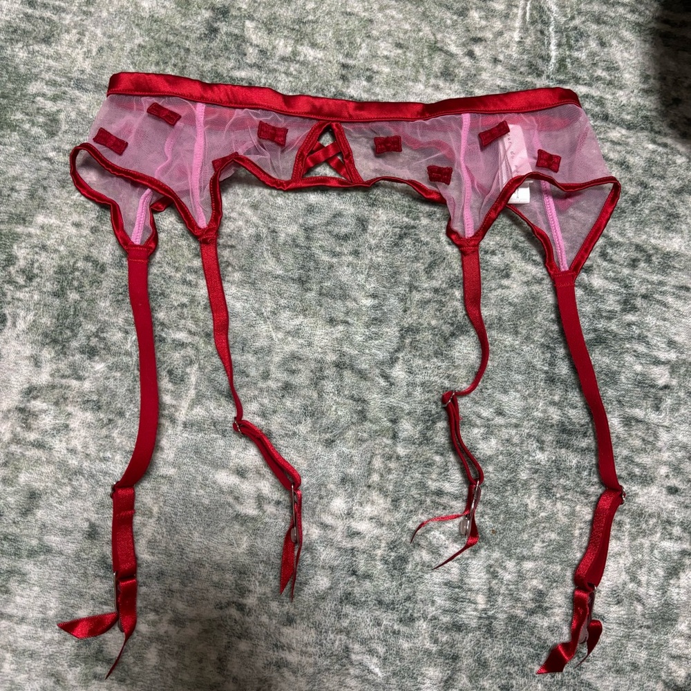 RARE Bow garter